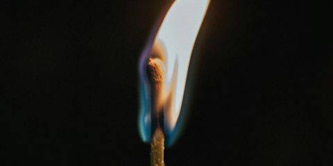 前面已经认识完常见的浅层性斑点，今天加码一个小单元:特殊性的浅层性斑点，帮你补充一些斑点冷知识，让肌肤有备无患。