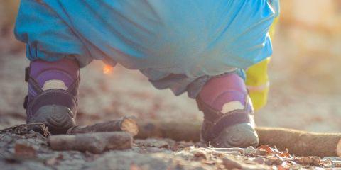 你有没有发现自己的脸上开始出现一些色斑，不论你用了多少的美白产品，这些顽固的色斑依然存在？色斑一直以来都是美容界的难题，很多人常常感觉自己花了不少心思在日常护理和护肤品上，却还是看不到明显的改善。其实，你有没有想过，形成这些色斑的原因可能不仅仅是外在因素，还可能与你体内的内分泌平衡有关。快跟着本篇文章一起来看看吧！