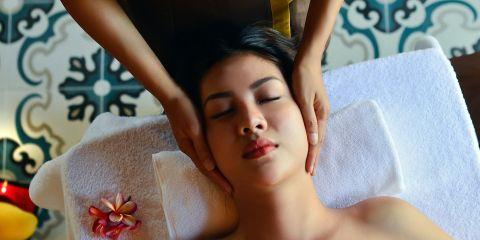 了解完脸部的穴位后，是不是还想进一步的了解一下自己平常的按摩手法到底有没有对症下药呢?现在就快跟着本篇文章一起看看各穴位的按摩手法吧。