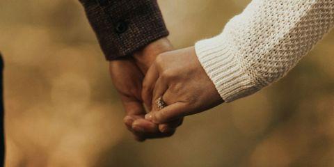 毛孔粗大不是只靠控油产品就可以解决，选对方法才能让毛孔顺利缩回来。现在就让本篇文章来告诉你不同毛孔粗大的最佳保养方式，让你重新找回紧致毛孔。