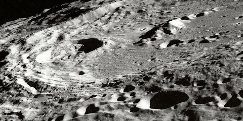 你是否也因毛孔粗大的问题烦恼不已？无论是讨人厌的黑头粉刺或是上妆后不够服贴，多数人都希望能找到一个有效的解决方案。然而，市面上琳琅满目的护理产品和成分，究竟哪些才能真正帮助收缩毛孔呢？今天，我们就来一起了解哪些成分能有效帮助解决毛孔粗大的困扰。