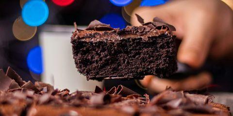 你是不是也跟小编一样，偶尔来一块蛋糕或一杯手摇，当作忙碌生活里的小确幸呢？但妳知道吗？摄取过多糖分，会引发肌肤的「糖化反应」，让胶原蛋白受损、肌肤加速老化。今天这篇文章，就要带妳认识什么是糖化，学会如何抗糖、守住青春肤况！