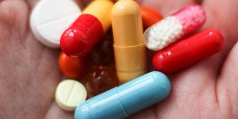 最近觉得肌肤越来越敏感、泛红，甚至一擦保养品就刺痒?小心，这可能不是换季过敏，而是「皮药性肌肤」在发出警讯。别担心，现在就让本篇文章教你如何修复用药造成的肌肤状态。