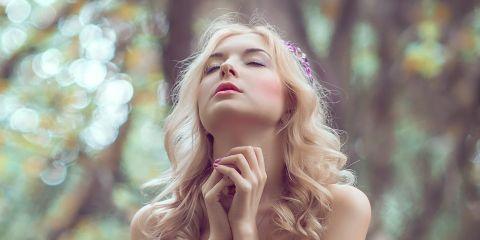 青春期是每个人成长过程中难以避免的一段时期，皮肤问题更是许多青少年们最头痛的敌人。是否曾经也为什么样的护肤步骤才是最正确而烦恼过？又或者，每天该使用哪些产品才能有效地保持皮肤清洁，远离粉刺和痘痘的困扰呢？接下来，让本文来帮助你一一解答这些问题。