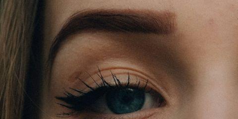 杂毛一长，眉毛一乱，眉型怎么画都不对!准备好了修眉工具但不知从哪里下手吗?今天就让本篇文章来教你如何七步骤轻松修出完美眉型，快一起来试试吧。