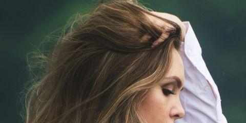 发际线后退，你还在用发际线粉遮盖吗?长期依赖发际线粉根本无法解决问题，今天就让本篇文章来教你简单几步骤轻松改善发际线问题，让发际线乖乖归位。