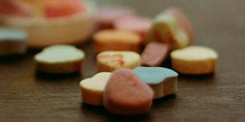 年过40的妳，是不是经常觉得疲惫不堪，什么事都提不起劲？别担心，这很可能是更年期引起的荷尔蒙下降导致。可是，虽然荷尔蒙偏低，千万别随意自行补充喔！今天就让本篇文章来告诉你为什么不能乱补荷尔蒙吧。