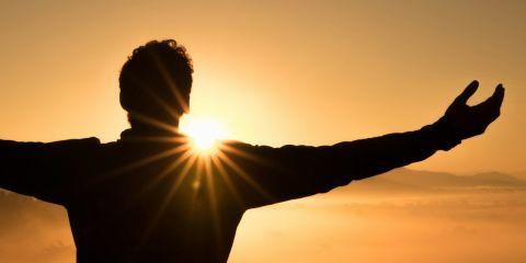 最后要来介绍肌肤的最深层「皮下组织」，它可是有足足五倍真皮层的厚度，负责保护肌肉与骨骼。现在就跟着本篇文章来一起深入皮下组织结构与功能吧。