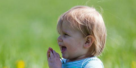 发现脸部或身体某些部位开始「消风」、失去原本的饱满感了吗？别担心，肌肤填充物与玻尿酸来帮你解决。今天本篇文章将带你了解它们的作用原理与差异，快一起来看看吧。