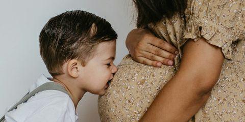 刚升格成准妈妈的你，是不是还沉浸在满满的幸福中?但同时也开始担心肚皮紧致的肌肤会不会出现妊娠纹呢?别担心，今天就让本篇文章先带你了解一下什么是妊娠纹吧!