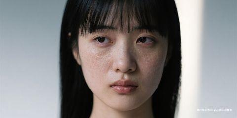 「大油田」是许多人对自身肌肤的形容，指的是脸部时常油光满面，特别是额头与鼻翼等 T 字部位。这种状态不仅影响外观，还可能伴随毛孔粗大、黑头粉刺与痘痘问题。要改善「大油田」现象，重点不在于单纯去油，而是 重建肌肤的水油平衡。