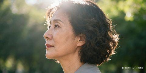 细纹是肌肤老化的早期信号，常出现在眼周、嘴角与额头。对于保养新手来说，发现脸上第一条细纹往往带来焦虑，但其实细纹并不可怕，只要掌握正确护理方法，完全可以延缓甚至淡化。本文将以专业角度解析细纹的成因，并提供新手必看的保养指南。