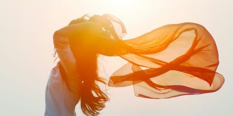 斑点绝对不是一夕之间造成，而是日常习惯一点一滴累积的结果。现在快跟着本文一起来看看，有没有妳中招的坏习惯吧!