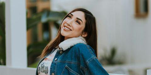 你也会习惯皱眉思考吗?尤其在工作时,一紧张就把额头皱成一团?小心!这些小动作都可能是抬头纹的幕后元凶!今天就让我们一起解开抬头纹的秘密吧。