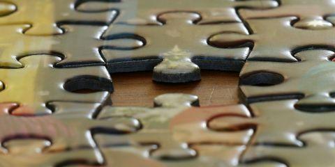 每次重要时刻前,痘痘总是不请自来吗?你是不是也急着用痘痘贴遮丑呢?结果发现连贴了好几天却一点效果都没有。今天就让本篇文章教你如何使用痘痘贴,让痘痘消下去。