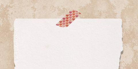 为了遮住恼人的痘痘,妳是不是也曾急急忙忙买了痘痘贴,一回家就直接往脸上贴?其实痘痘贴不只是「贴上去就好」这么简单,挑错款、用错法,不只没效果,还可能让痘痘更恶化。今天本篇文章将从挑选到正确使用方式一次解析,让妳的痘痘贴发挥真正的作用。