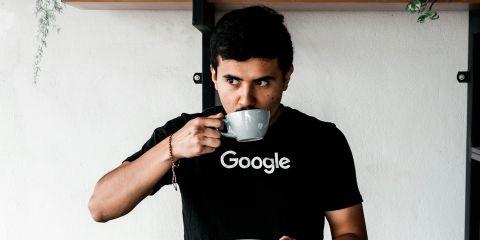 涂了护唇膏还是觉得嘴唇干干的?这可能是一些不经意的小习惯让你唇部越变越干喔!别担心,今天就跟着本篇文章一起检查看看你平时是不是有这些坏习惯吧!