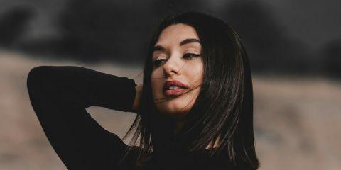 明明身材完美,为什么一低头双下巴还是偷偷跑出来呢?你以为只有胖才有双下巴吗?错错错~今天就让本篇文章为你解开双下巴的秘密吧。