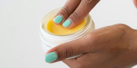 每个人都在追求水光肌,但油性肌肤的你,是不是一到春夏,上完妆就自带光泽让你困扰不已呢?别难过~今天就让本篇文章带你掌握春夏油肌的护理方法,让你轻松告别泛油脱妆。