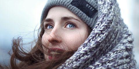 同样的腮红和修容,为什么有些人画起来特别有感呢?关键就在「对应脸型」!现在就让本篇文章教你如何依照圆脸、长脸、方脸打造最适合的妆容比例吧!