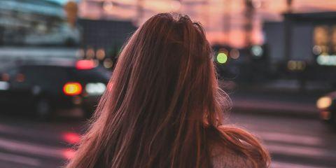 下定决心要来场形象大改造,染一头梦幻发色了吗?但你知道吗?想要漂得漂亮、又不让发型崩坏,漂发前后的护理绝对不能忽略!今天这篇文章就要一次告诉你漂发前后的护发秘诀,让你染的美、色彩更持久。