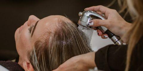 每天都洗头,你真的了解自己的发质吗?很多人花心思护发,却效果不佳吗?其实不同发质,适合的洗护方式也大不相同。想让护发更有效,快跟着本篇文章一起找出你的发质吧。