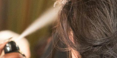 早上赶着出门、来不及洗头,却又担心头发看起来油腻扁塌吗?干洗发喷一喷,不只能快速吸附油脂,还能让发丝重现蓬松与清新感!今天就让本篇文章来为你介绍发型急救神器干洗发吧。