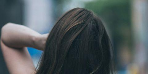 披头散发还是绑马尾,无论哪种发型,最想要的就是「蓬松感」!还总是觉得头顶扁塌,发形看起来毫无生气吗?别担心,今天就让本篇文章来告诉你几个小技巧,让你轻松打造高颅顶造型。