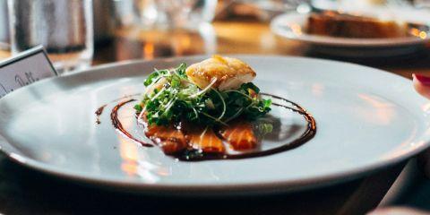 每次流汗飘出的一阵阵异味让你好困扰?但你知道吗?除了汗水其实日常饮食中也藏着许多「体味制造机」,今天就让本篇文章来带你认识那些特别容易产生体味的食材,以及如何有效减少体味吧。