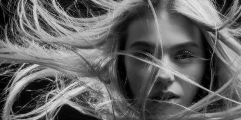 看一根细细的毛发,它可是藏着小宇宙!从毛囊、发干到生长周期,毛发的结构其实与肌肤健康、甚至老化都有密切关联。今天就跟着本篇文章一起深入了解毛发的构造吧!