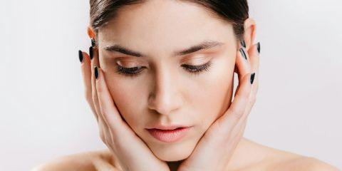 你平时也有用去角质的习惯吗?除了磨砂膏,其实洗脸机、清洁泥膜也都是物理性去角质的一种喔!今天就让本篇文章来带你了解物理性去角质如何打造细致肌肤吧。