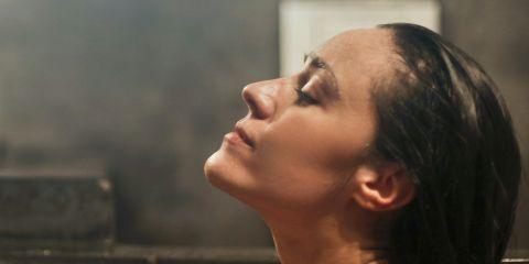 用了磨砂膏之后觉得效果还不够,想再加码刷酸吗?先别急~不同的去角质混用有风险,可能会让肌肤受不了!现在就跟着本篇文章来了解一下去角质的正确用法。