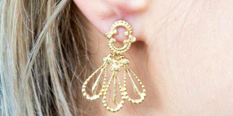 随着品味风格的提升,你是否早已不满足于仅有一对基本耳洞?想要拥有低调个性的穿耳位置,增添一些不一样的层次感吗?就让本篇文章为你介绍各种特色的穿耳部位吧!