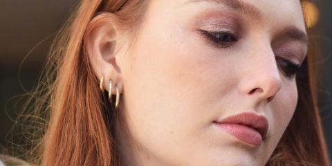 在考虑穿耳时,你是否最担心过程中的不适感?穿耳后又该如何细心呵护?本篇文章将从穿耳流程到保养重点,详细为你解答,快一起来看看吧。