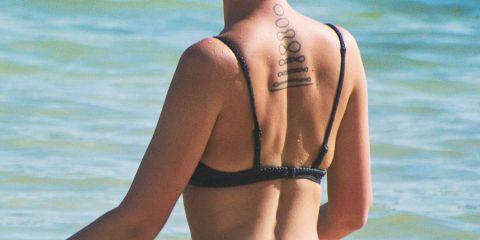 背痘总是反覆出现?其实,很可能和你每天的洗澡习惯有关。洗错顺序或是方式,反而让你痘痘越洗越多!今天跟着本篇文章一起检查,你的「洗背方式」真的正确吗?