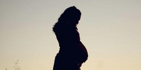 怀孕期间,你是不是也听说过:「一定要擦妊娠霜,不然肚皮会长妊娠纹!」但你知道为什么妊娠霜这么重要吗?今天就让本篇文章来告诉你妊娠霜对肌肤的作用吧。